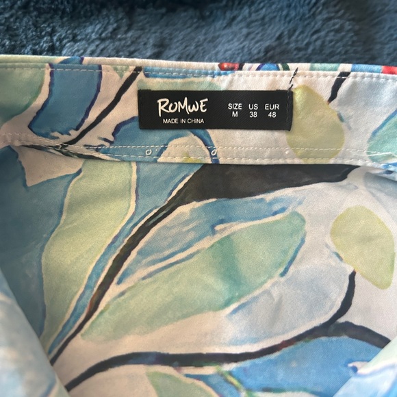 ROMWE Blue Button Up Short Sleeve Men's Shirt - Size M - Blue Floral Hawaiian - Picture 3 of 3